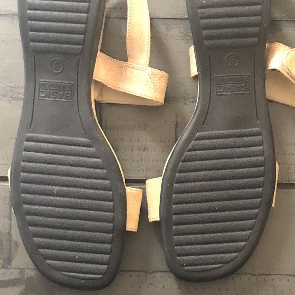 Basic Editions Sandals - Picture 2 of 3